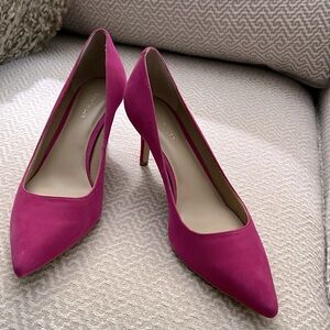 NWT Ann Taylor Eryn2 Suede Kitten Pump Deep Fuschia size 8